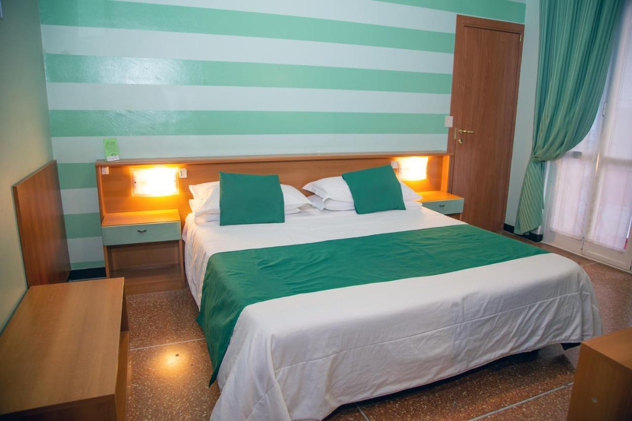 Albergo Glory Borghetto Santo Spirito Exteriér fotografie